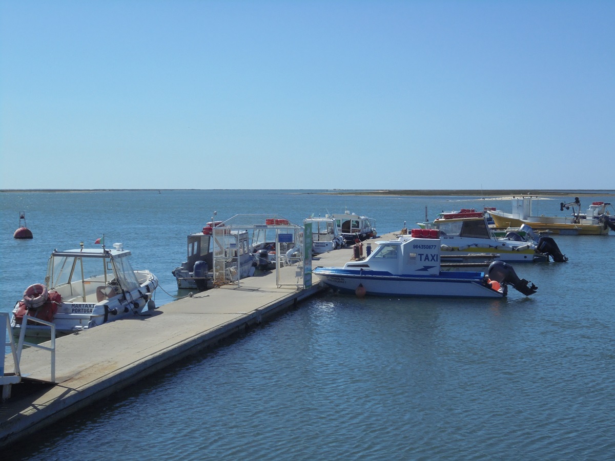 Olho_water_taxis_moored