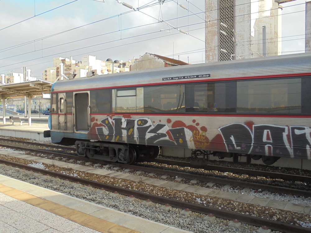 vandalism
                  train faro